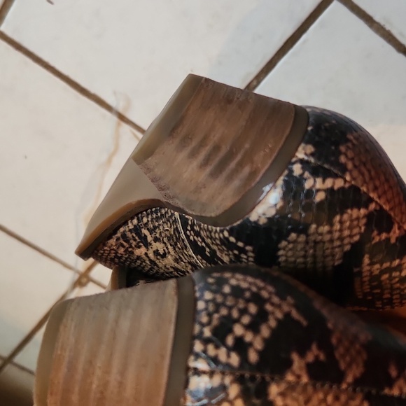 Chelsea & Violet Booties Womens 6.5 Tan Black Snakeskin Print Ankle Boots - Picture 8 of 8